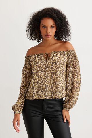 21 Oversized Tops and Blouses That Are Actually Super Slimming
