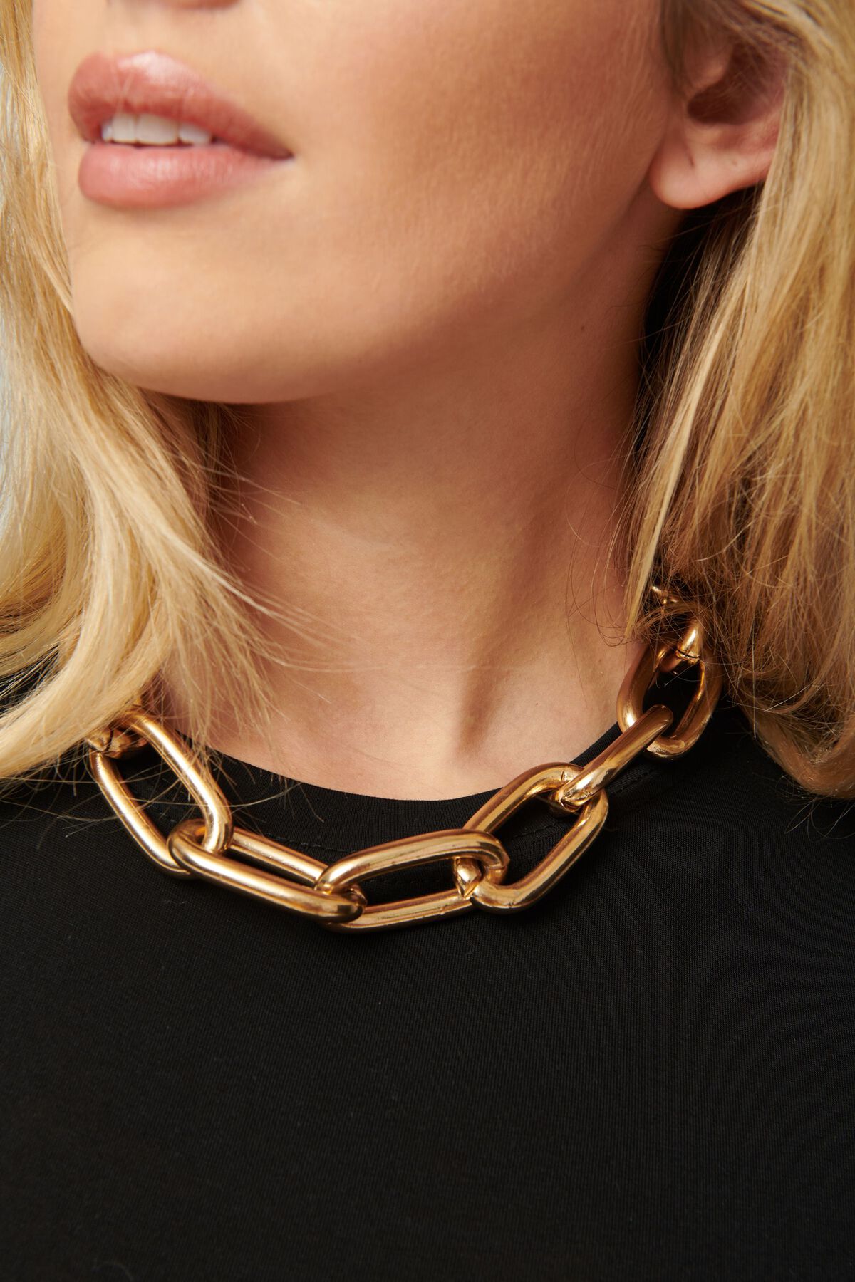 Dynamite Supersized Link Chain Necklace. 2