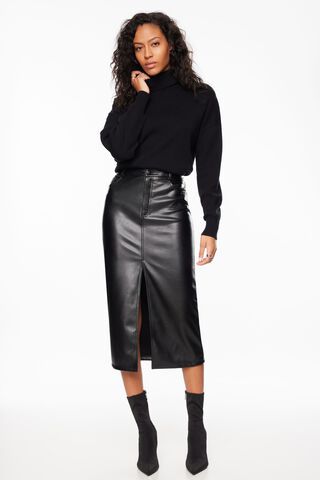 Short imitation leather skirt