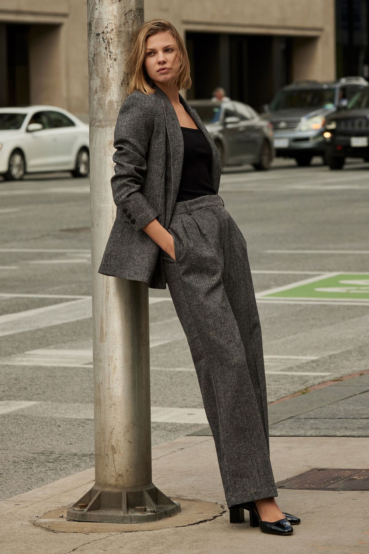 Wide-Fit Pleated Pants (Tall)