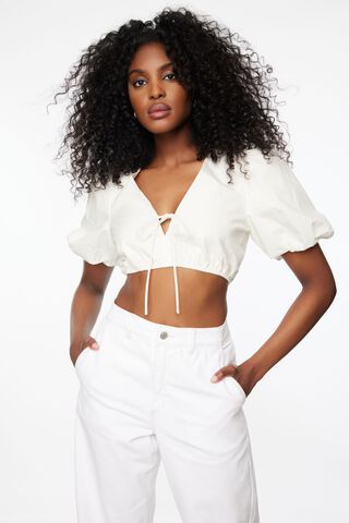 Women's Low-Cut Crop Top - Front Laces / Short Gathered Sleeves / White