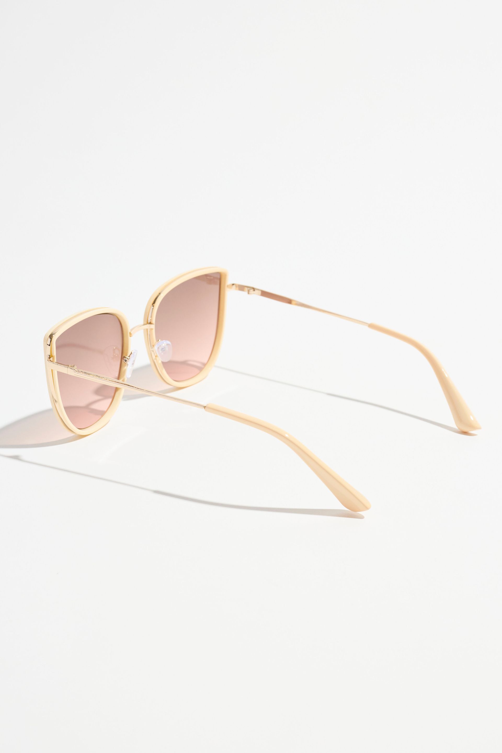 Translucent Frame Cat-Eye Sunglasses