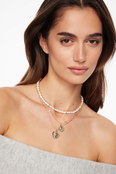 Layered Pearl and Medallion Necklace Black