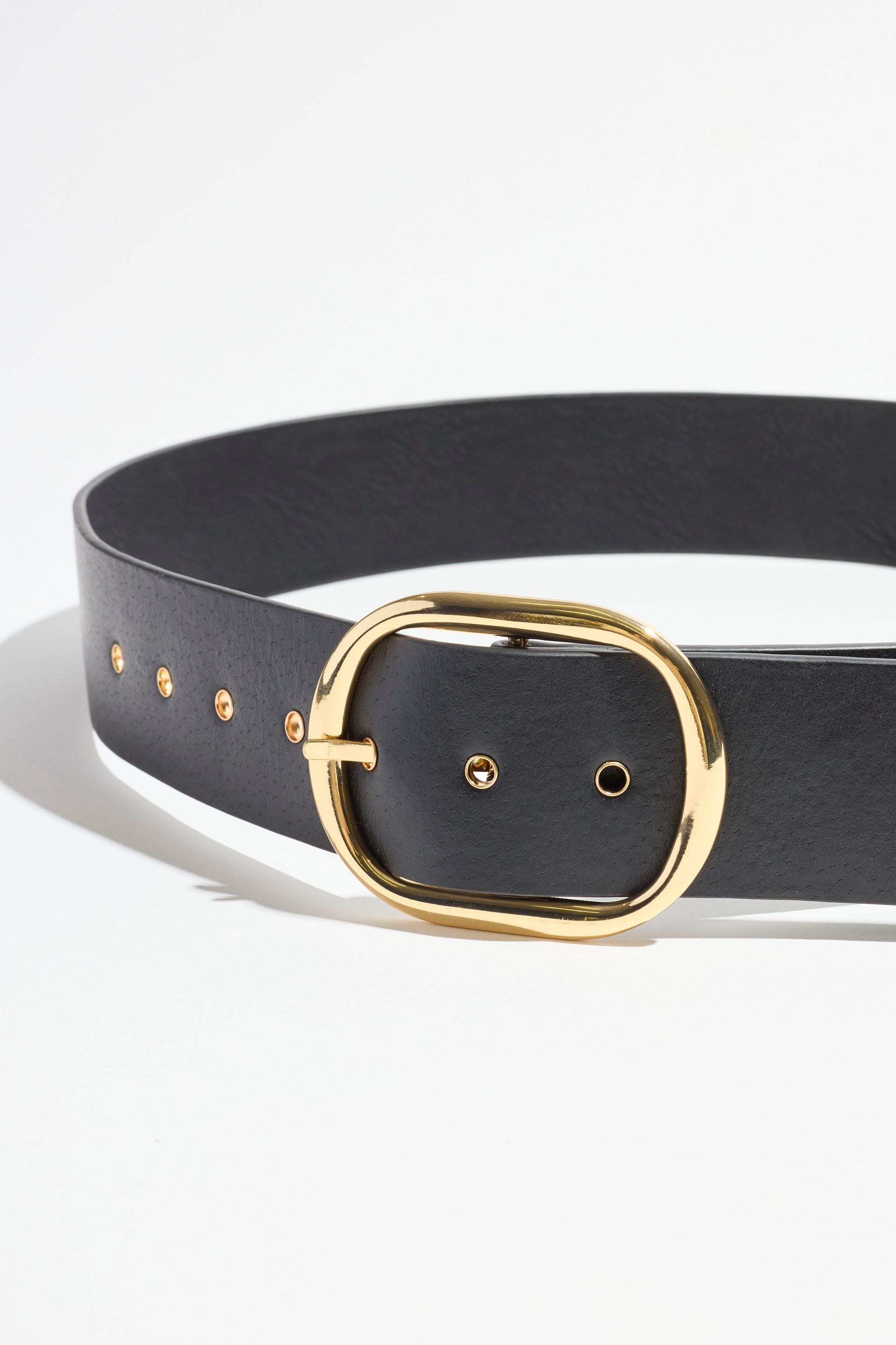 Oversized Oval Grommet Belt