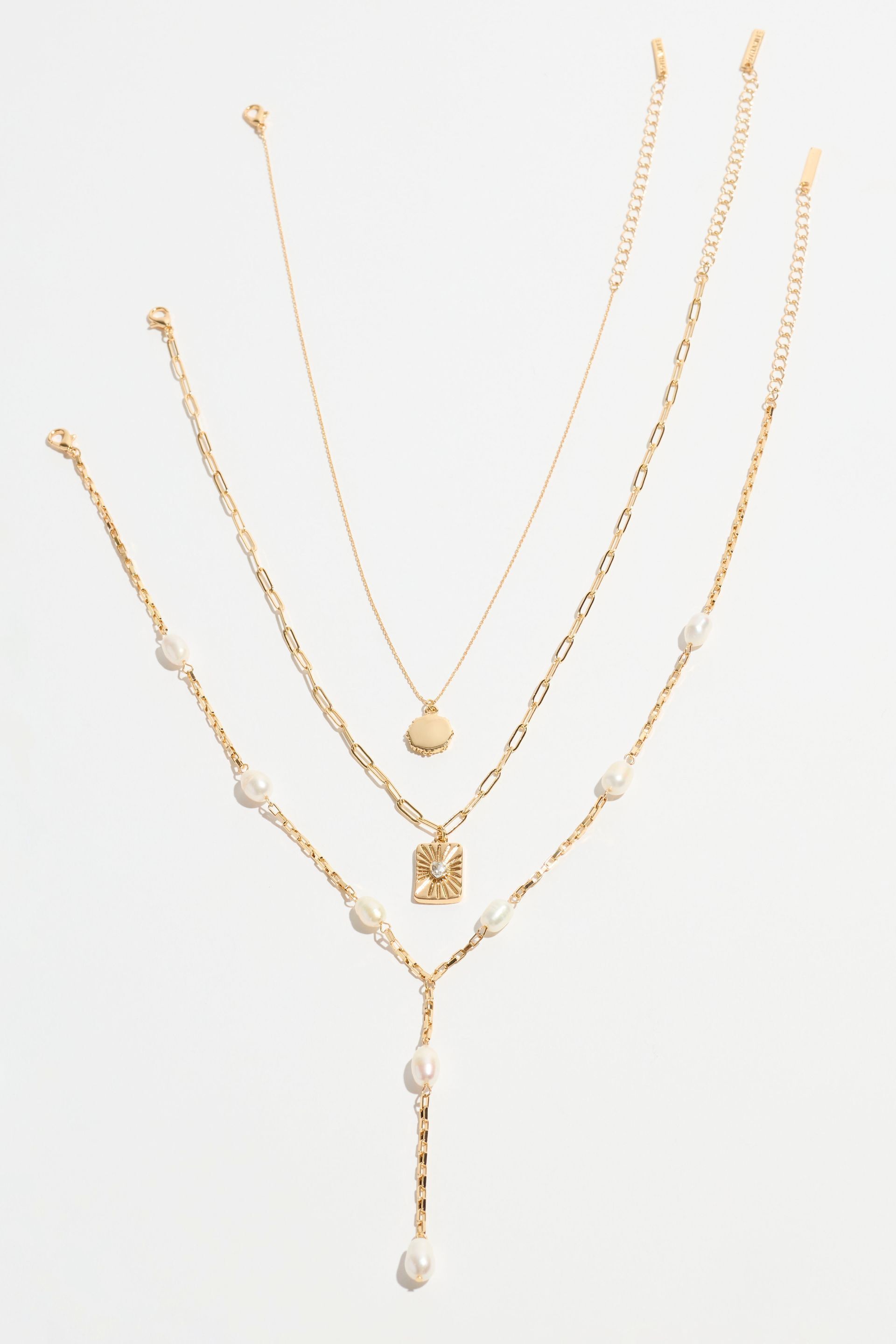 Layered Pearl Y-Neck & Medallion Necklace
