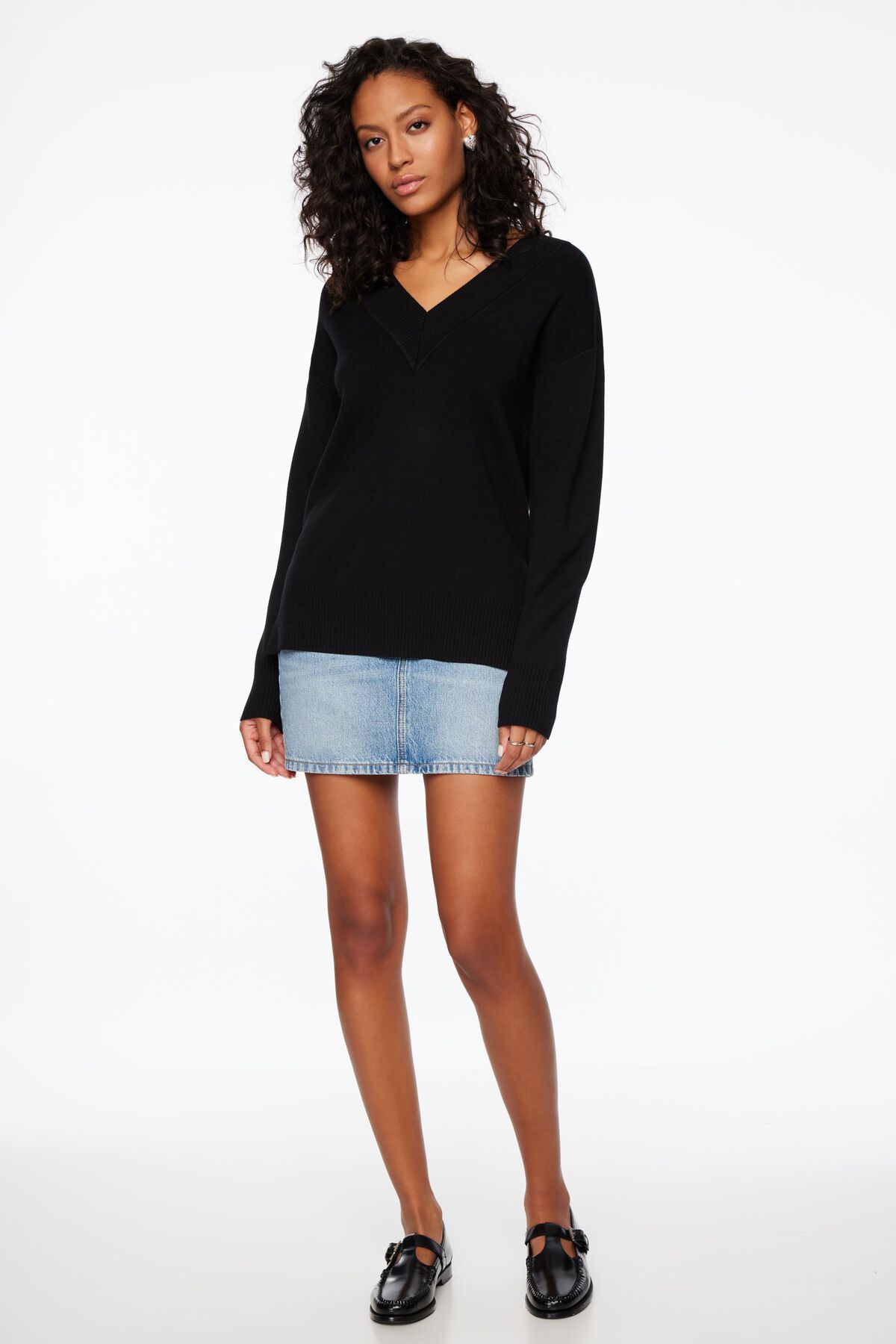 Leila Black V-Neck Oversized Sweater