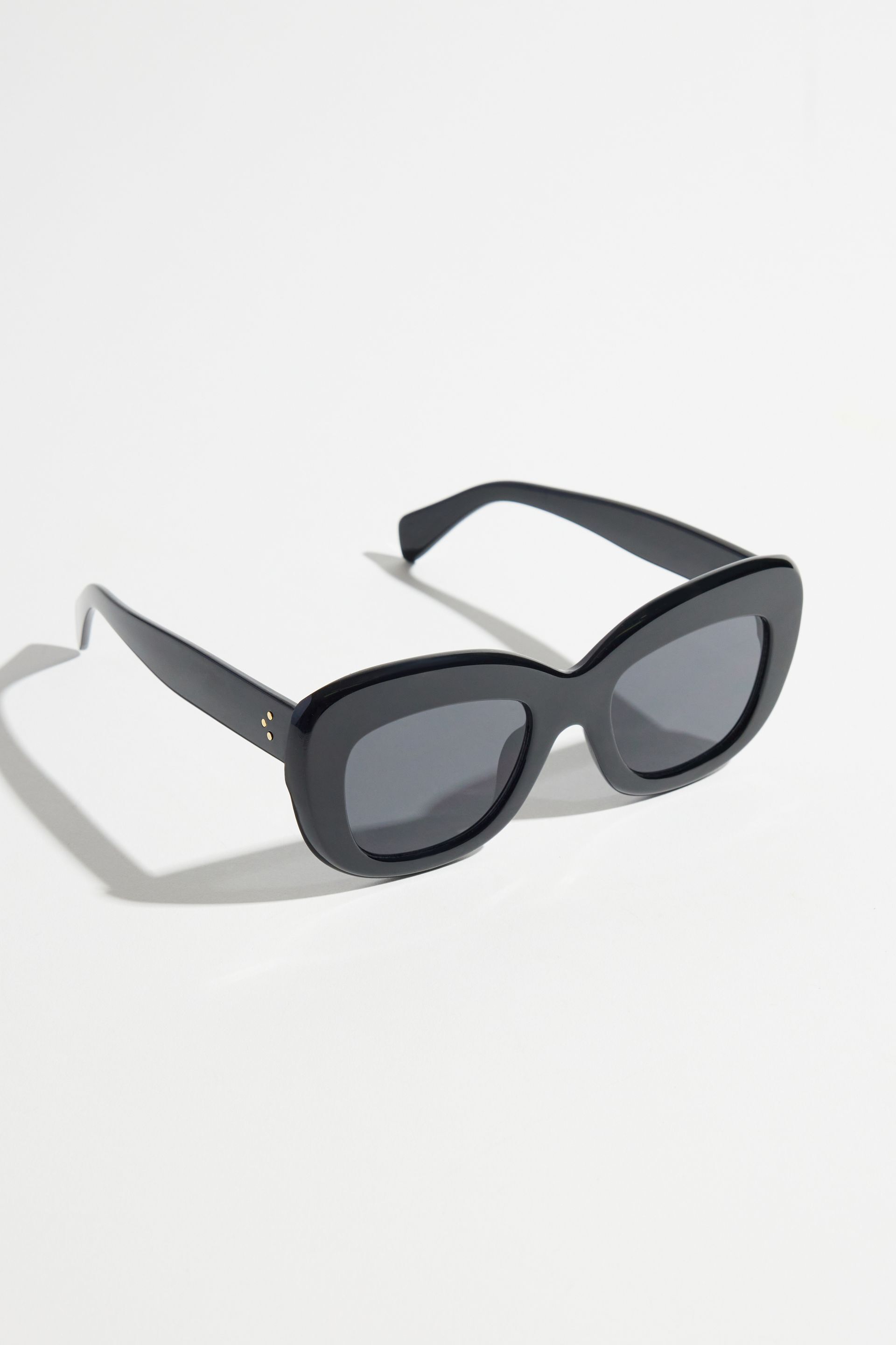 Exaggerated Cat-Eye Sunglasses